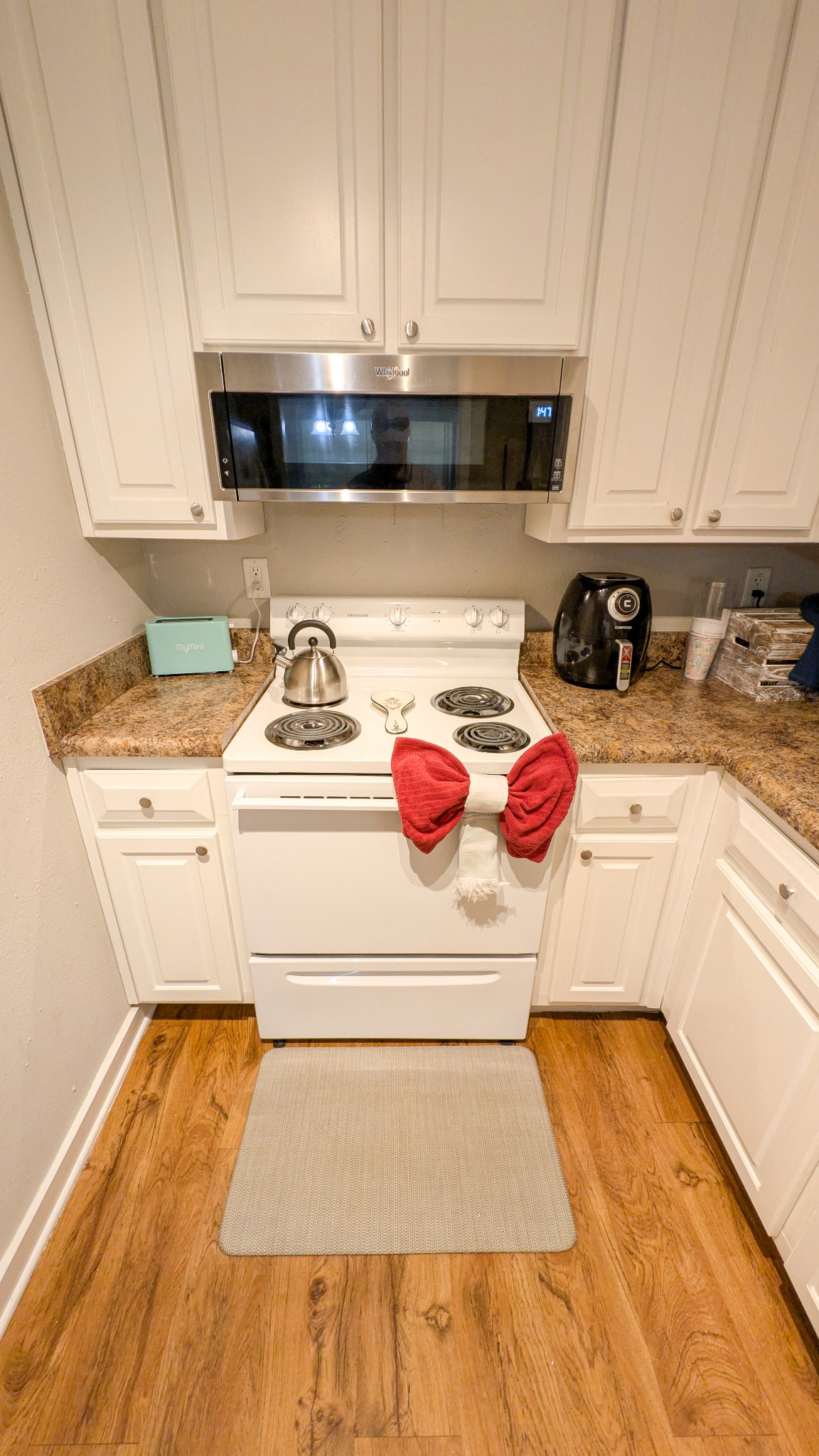 Compact kitchen detail cleaned